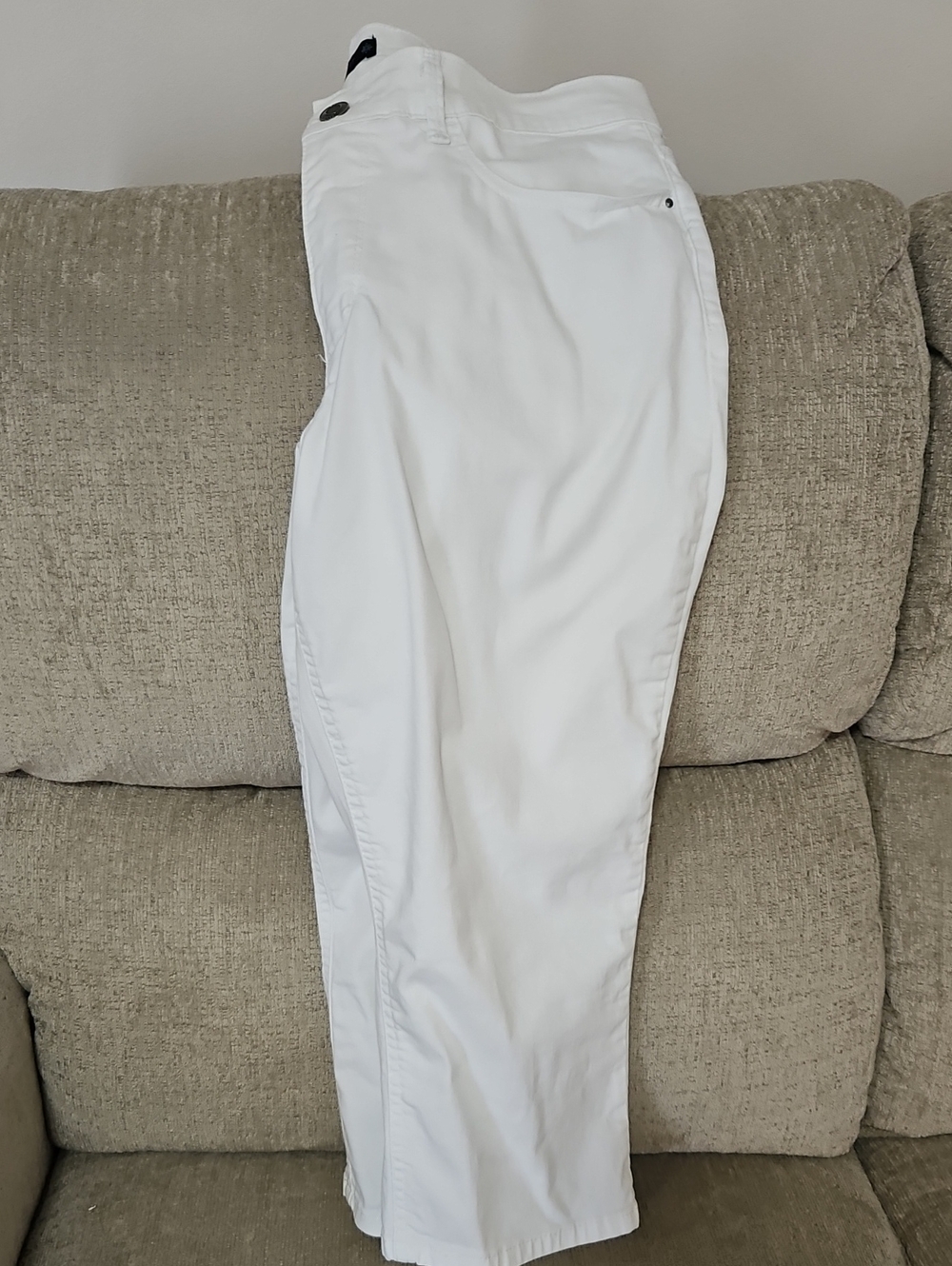 Lee Easy Fit Straight-Leg Pants in White